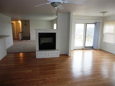 3rd image of 839 Fox Run Dr