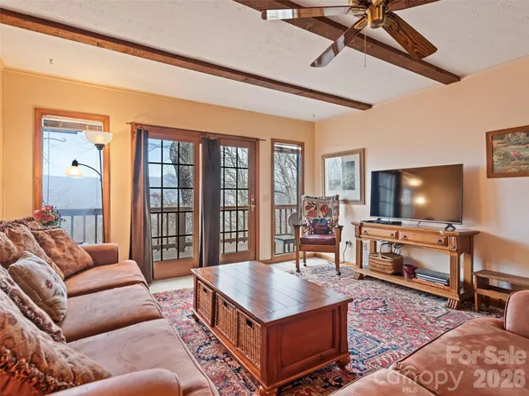 415 Treetop Ln, Waynesville, NC 28785