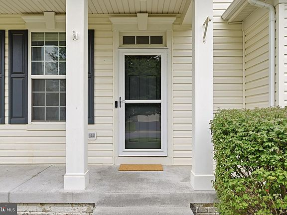 4th image of 105 Collington Ct
