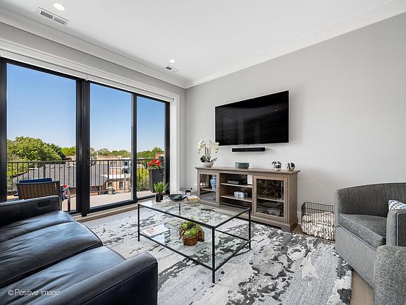 5th image of 3808 N Lincoln Ave #403