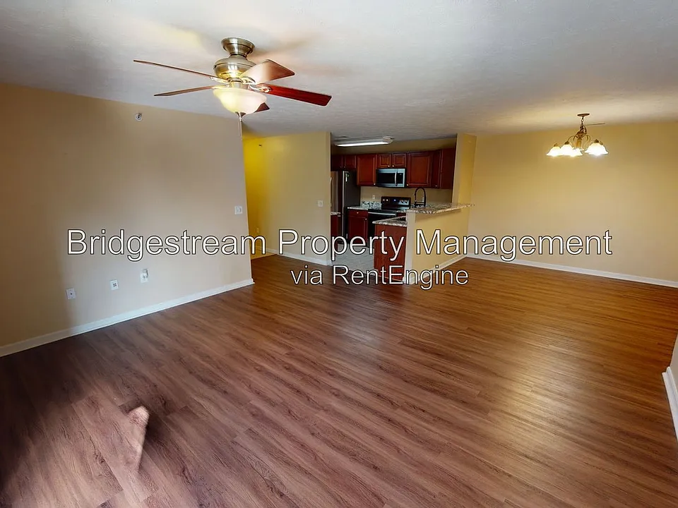 3049 Westminster Dr #102