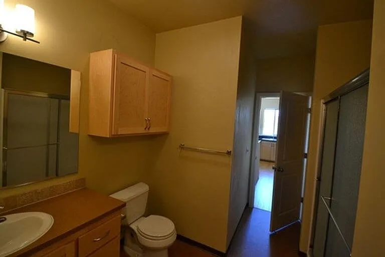 Unit #1 - Upstairs Bath Unit #1 - Upstairs Bath