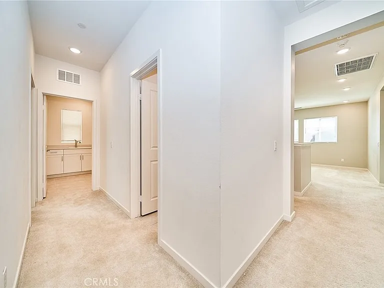 2622 E Embry Ln — Photo 22