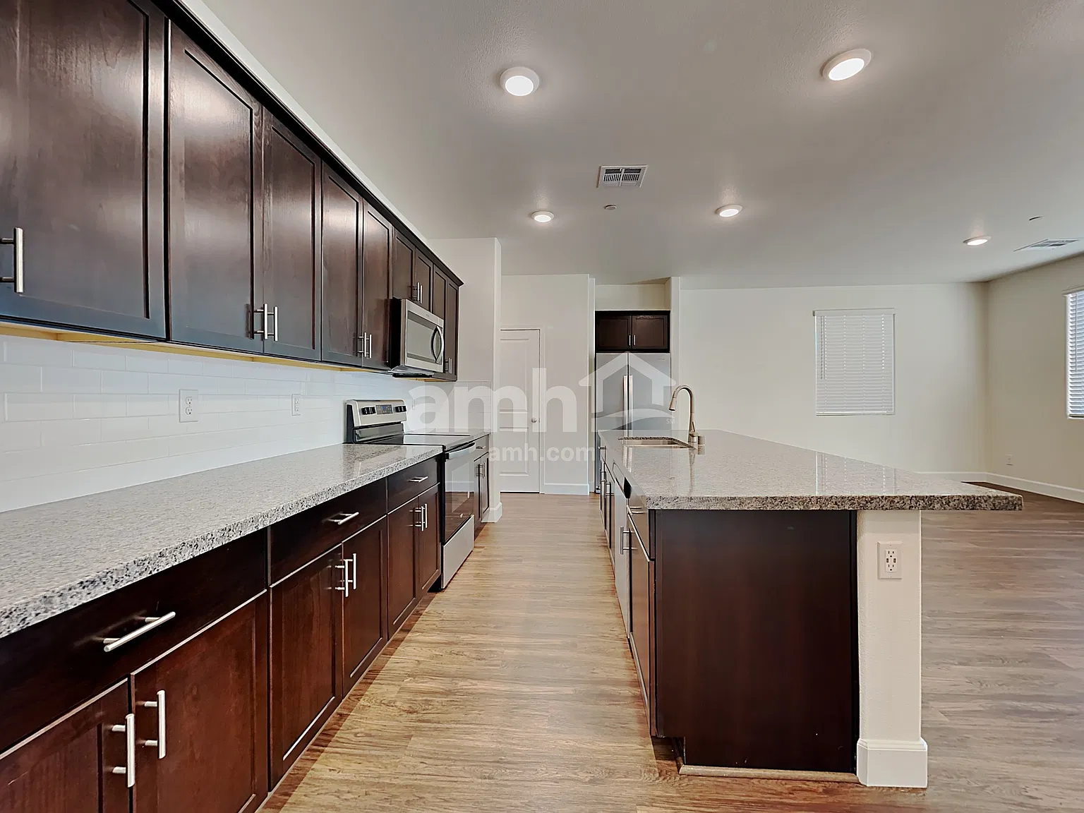 4 bed, 2.5 bath, 2130 sqft, $2,400 — Photo 3