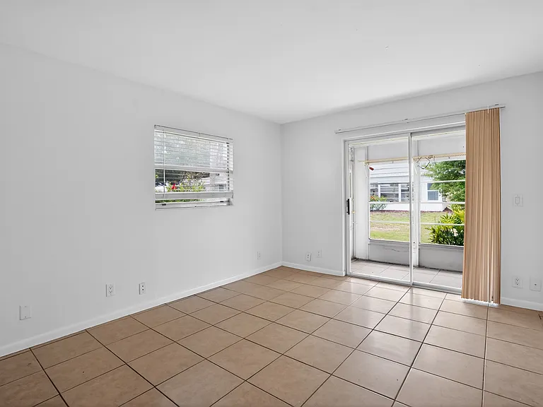 202 Bedford Trl — Photo 25