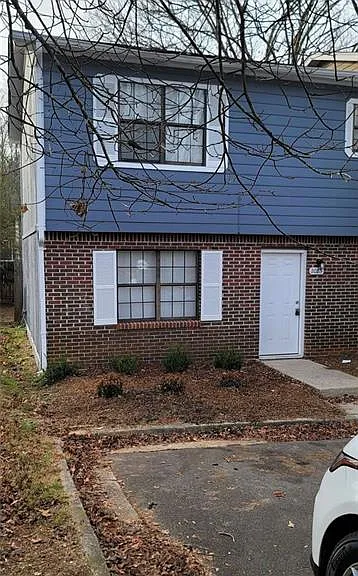 2085 Lenoa Ln — Photo 1