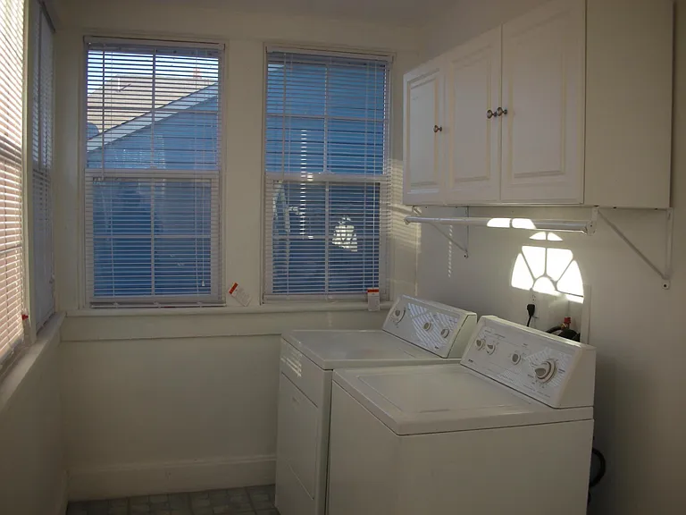 102 N State Ave — Photo 4