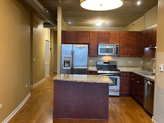 3rd image of 700 N Larrabee St APT 812