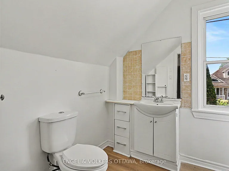 728 Laval St — Photo 6