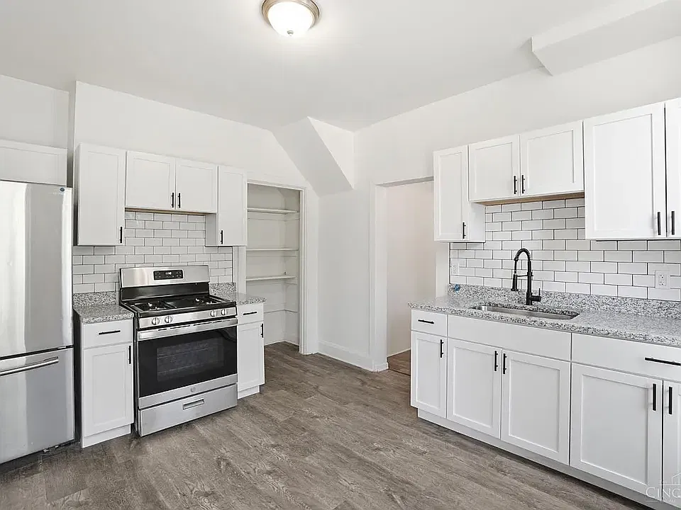1 bed, $1,200 — Photo 2