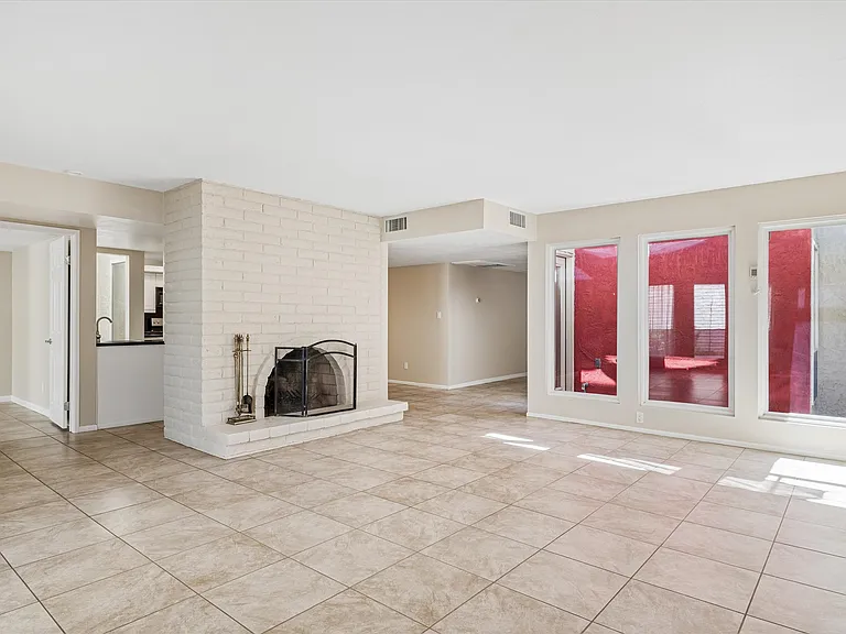 5208 N 78th Way — Photo 8