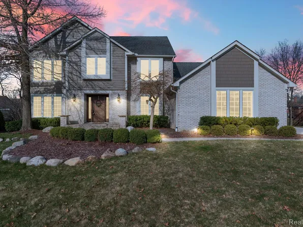 18040 W Northville Trl, Northville, MI 48168