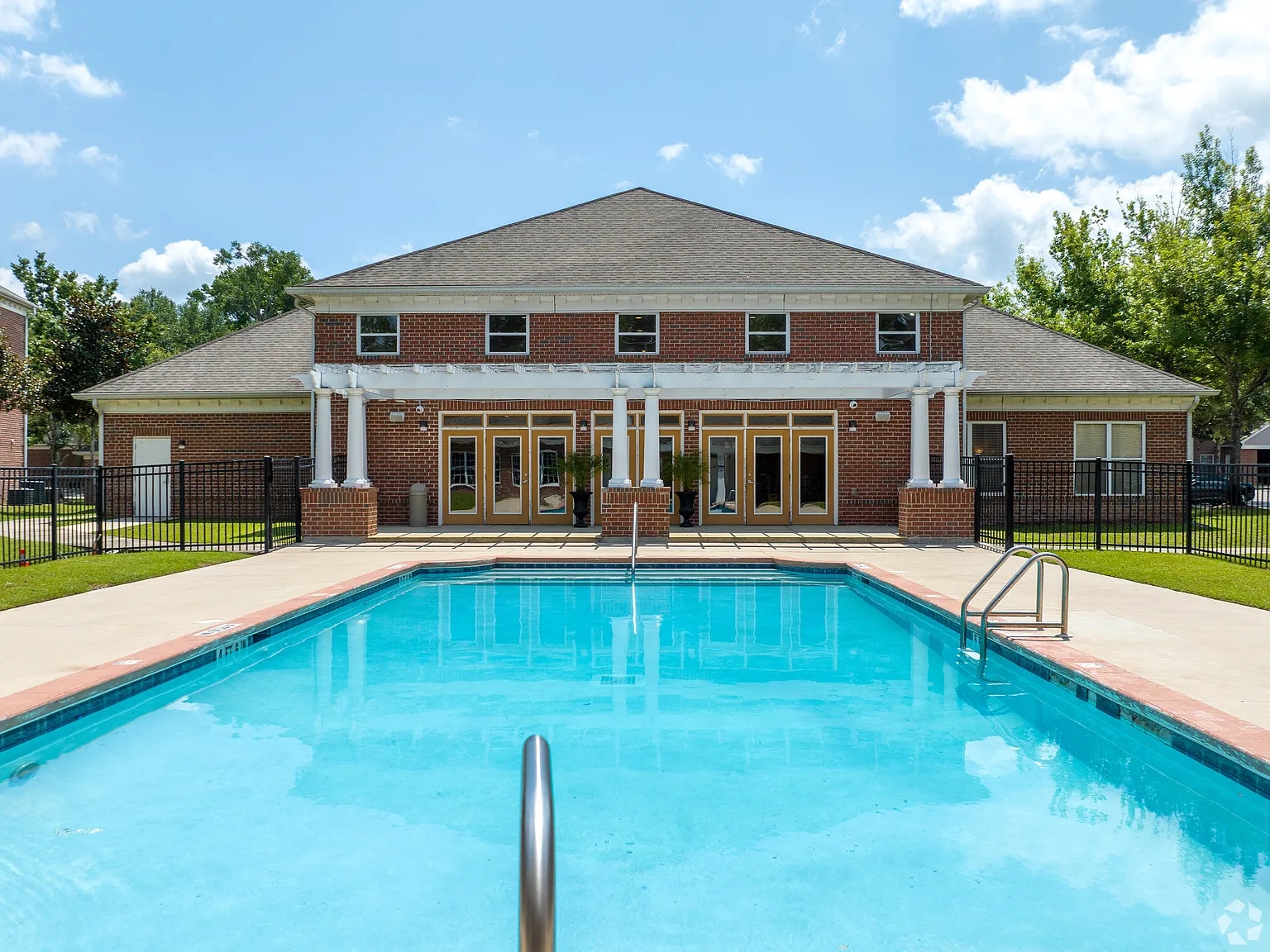 Capital Luxury Condominiums — Photo 1
