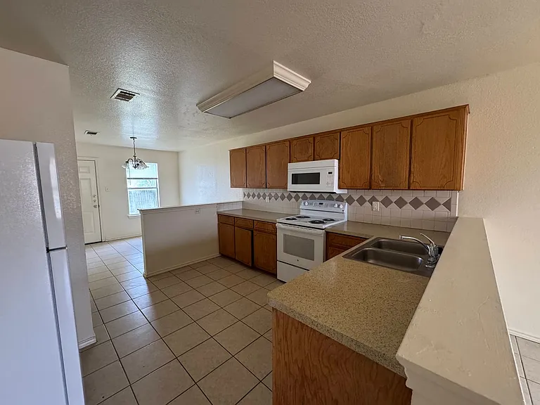 1300 Dugger Circle — Photo 5
