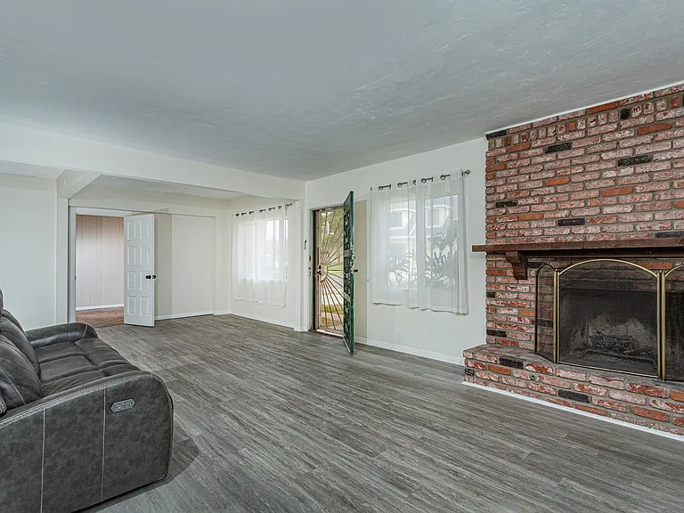 482 Minot Ave — Photo 6