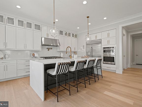 4th image of 4123 Bennett Dr