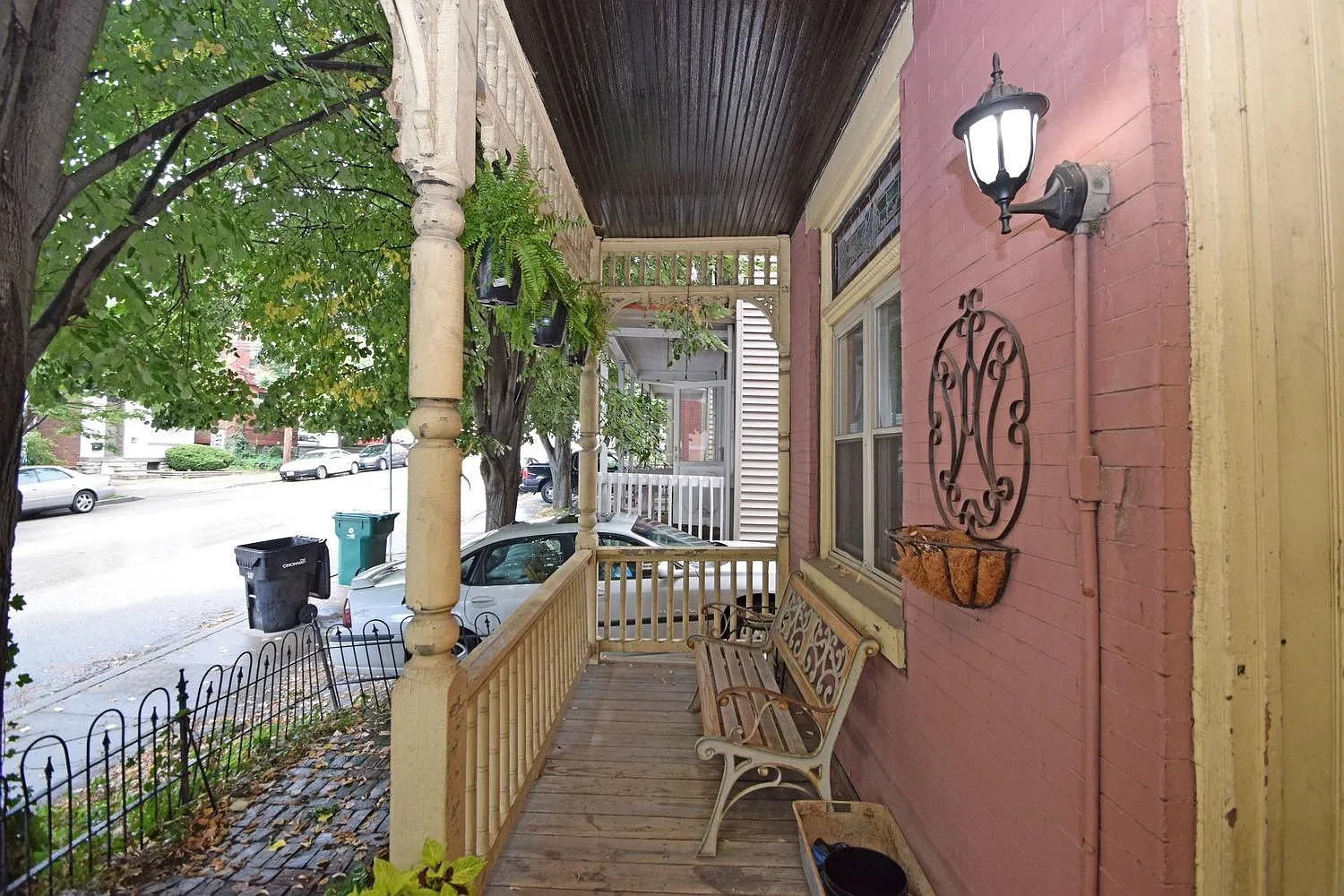 6 bed, 3000 sqft, $3,840 — Photo 2
