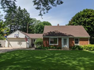 7607 N Fairchild Rd, Fox Pt, WI 53217