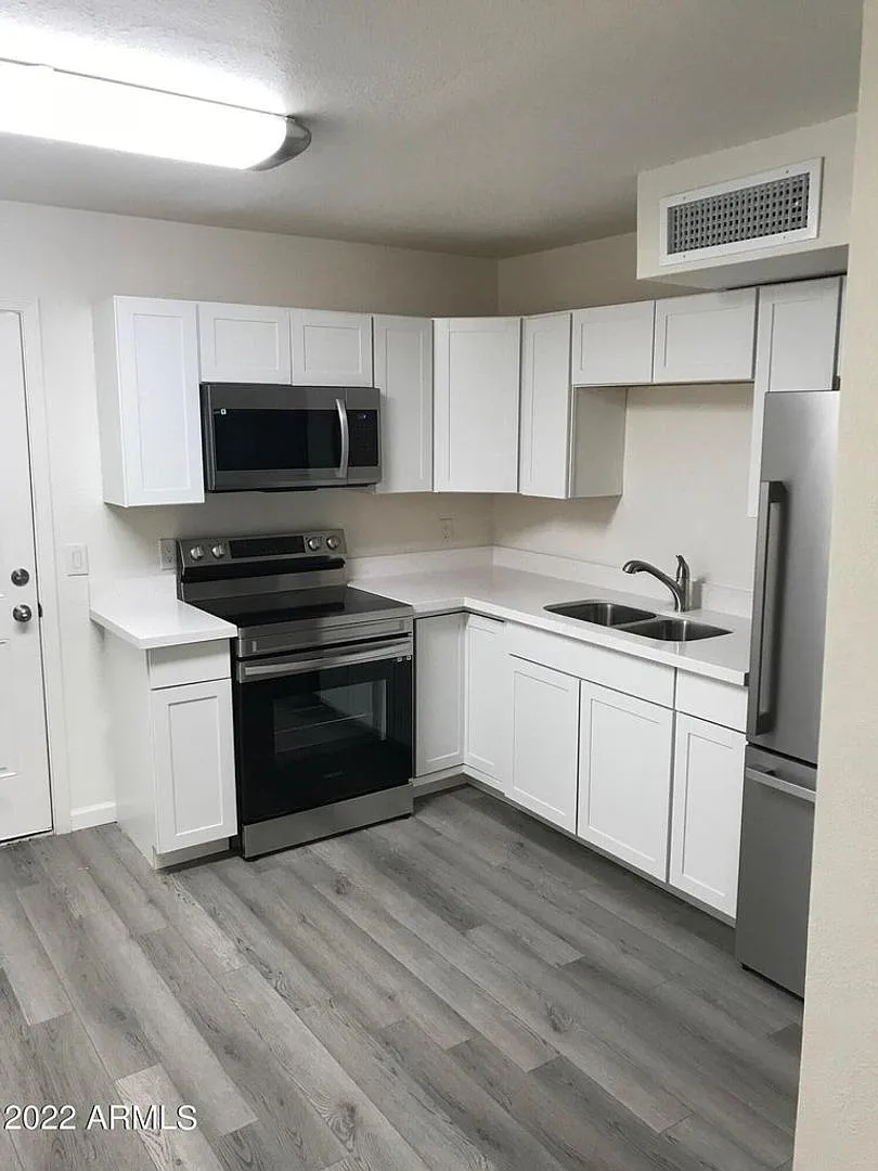 Building Photo - 12731 W Tasha Dr #1