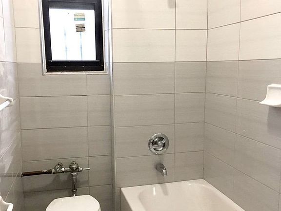 5th image of 370 E 31st St APT 3I
