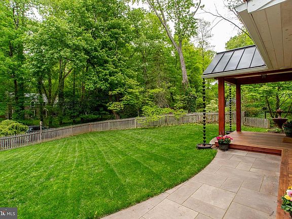 5th image of 15 Dogwood Ln