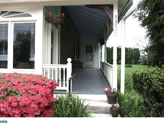 3rd image of 335 Morris St