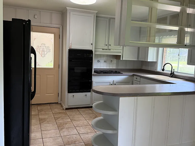 1104 S Maple St — Photo 3