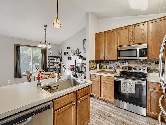 2nd image of 15663 Finch Ave