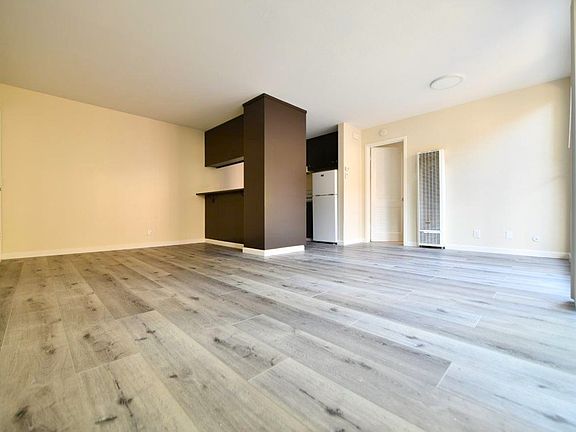 4th image of 2415 College Ave APT 9