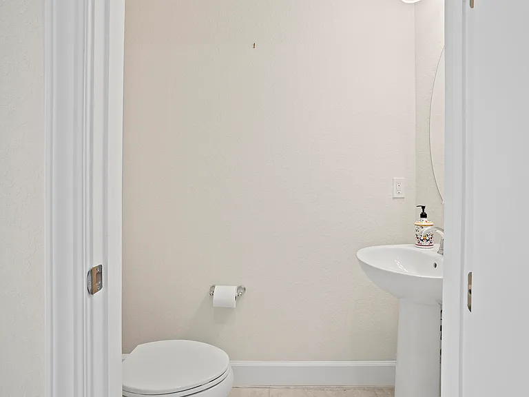 1866 SE Tarni Way — Photo 9
