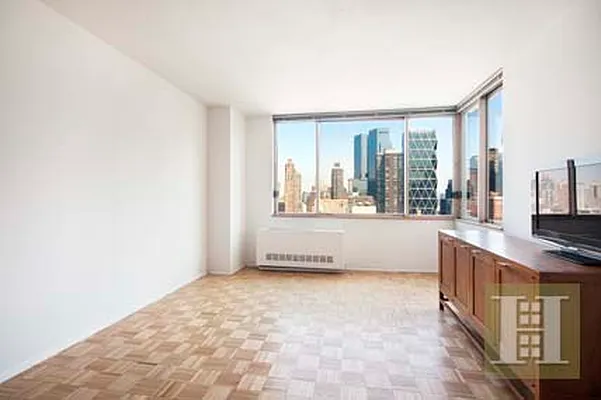 Rented by Halstead Real Estate | media 6