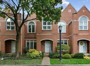 5924 N Sauganash Ln, Chicago, IL 60646