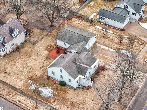 2nd image of 301 S Carmel St