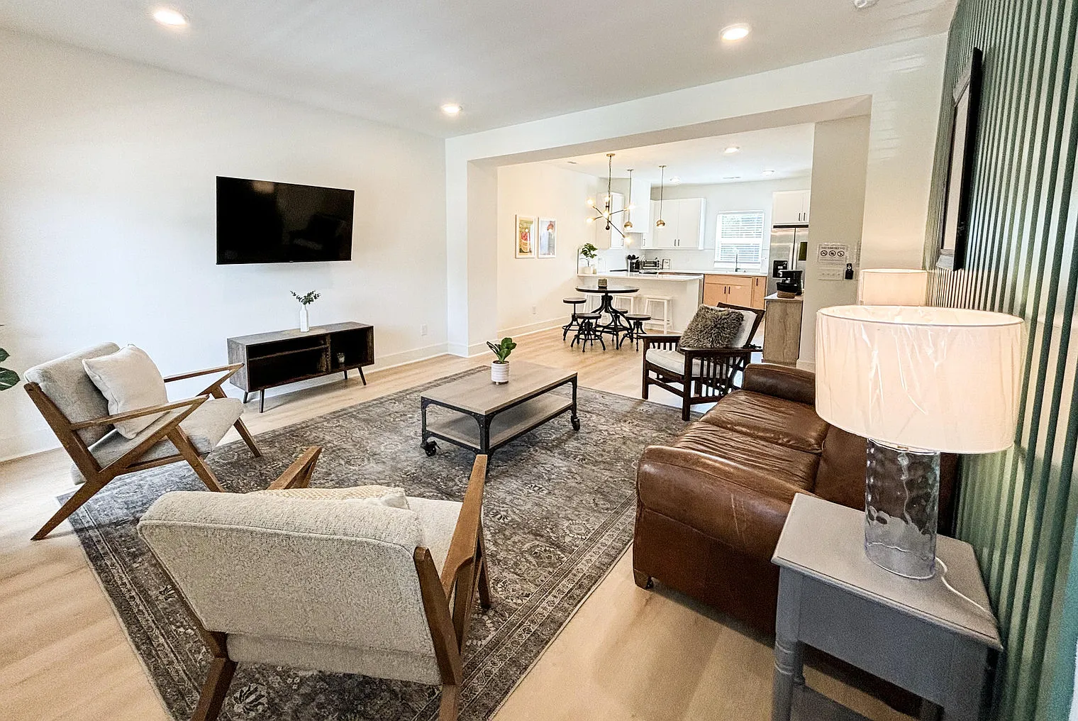 3 bed, 3.0 bath, 1851 sqft, $4,646 — Photo 2