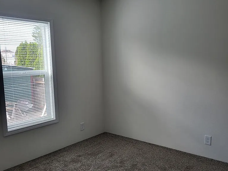 340 W Prairie St #11 — Photo 4