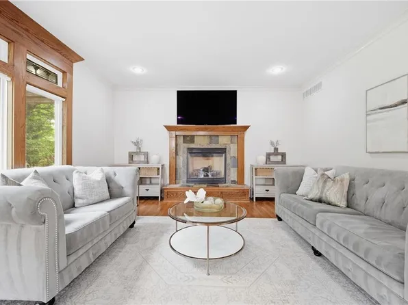4922 W 155th Ter, Overland Park, KS 66224