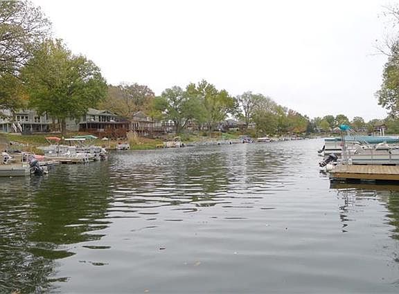 4th image of 923 S Shore Dr
