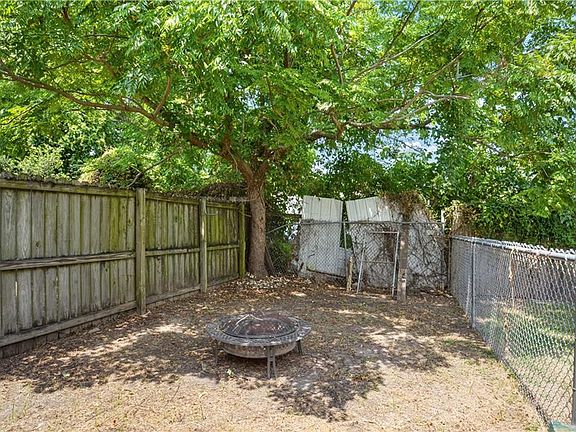 3rd image of 3009-11 Lafitte Ave