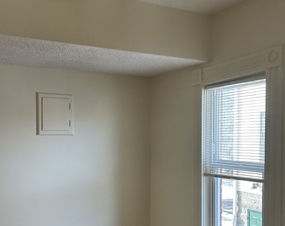 1st image of 2611 S 8th St #11216545