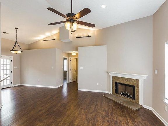 4th image of 224 Strawberry Ct