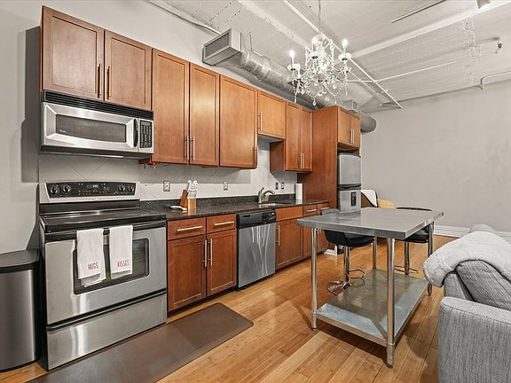 5th image of 1122 Jackson St APT 421