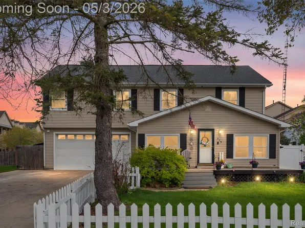 415 Leon Rd, Walled Lake, MI 48390