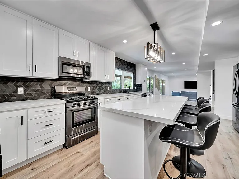 24445 Clipstone St — Photo 18