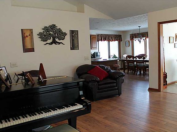 4th image of 1562 Cumberland Ave #1562