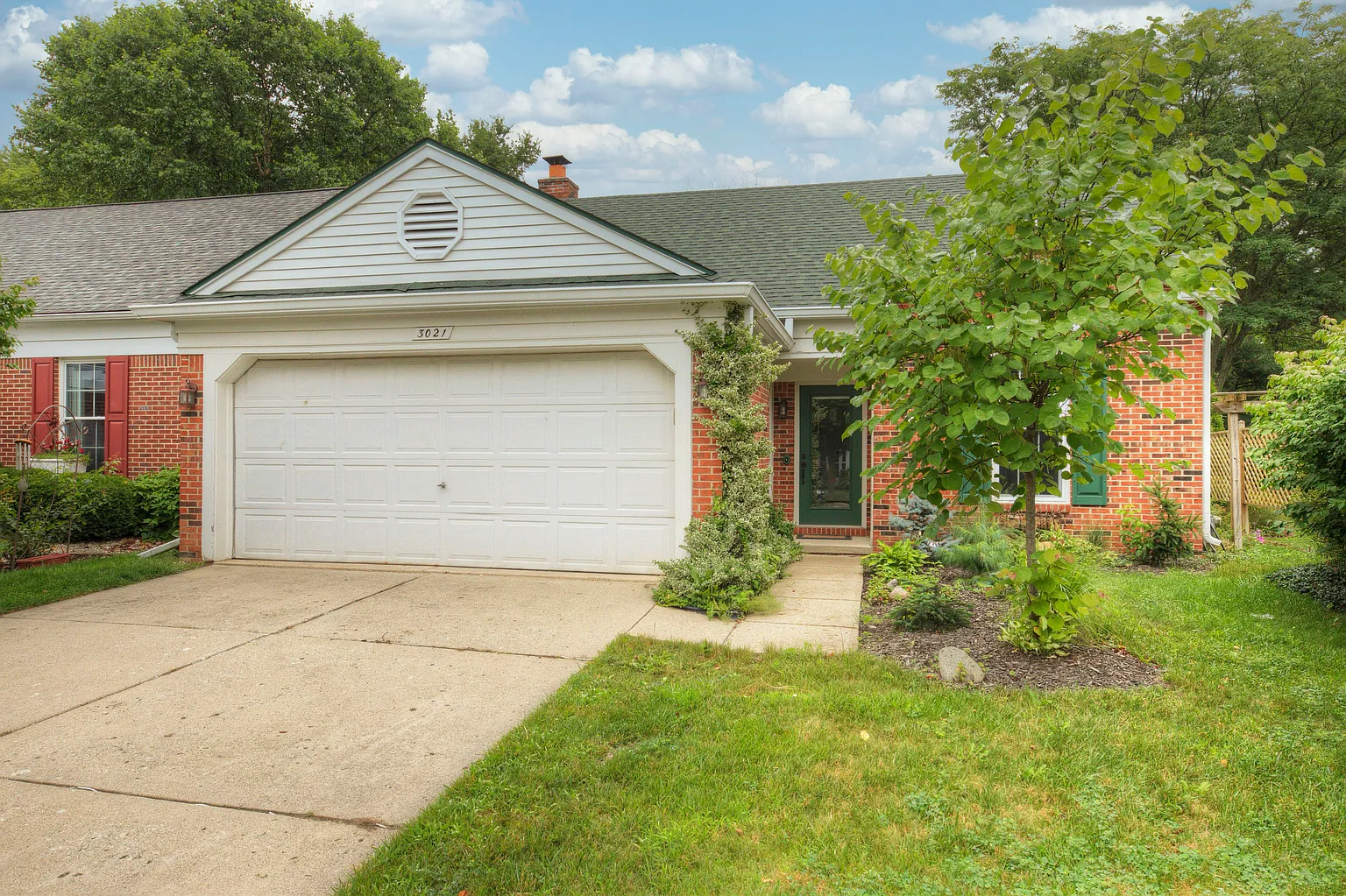 3021 Turnberry Ln photo 1