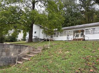 58 Pine Dr, Clay, WV 25043