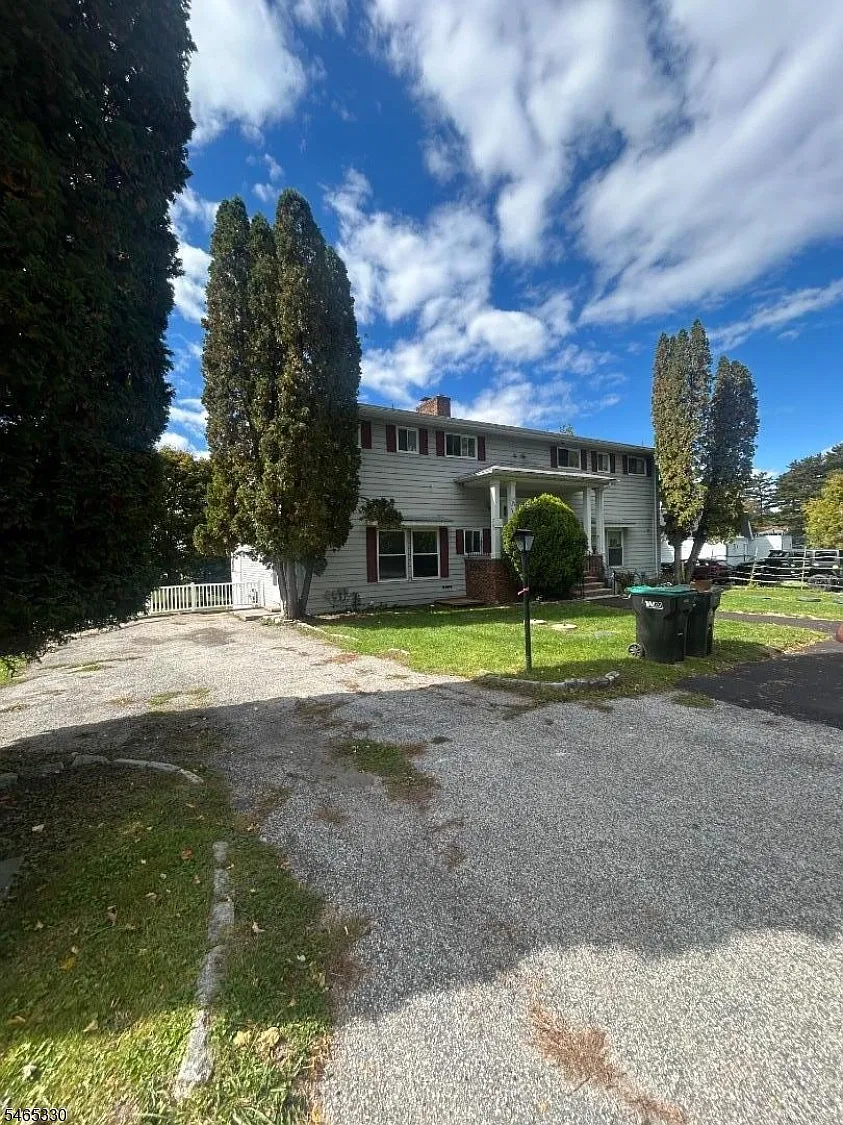 2 bed, 1.5 bath, $1,950 — Photo 2