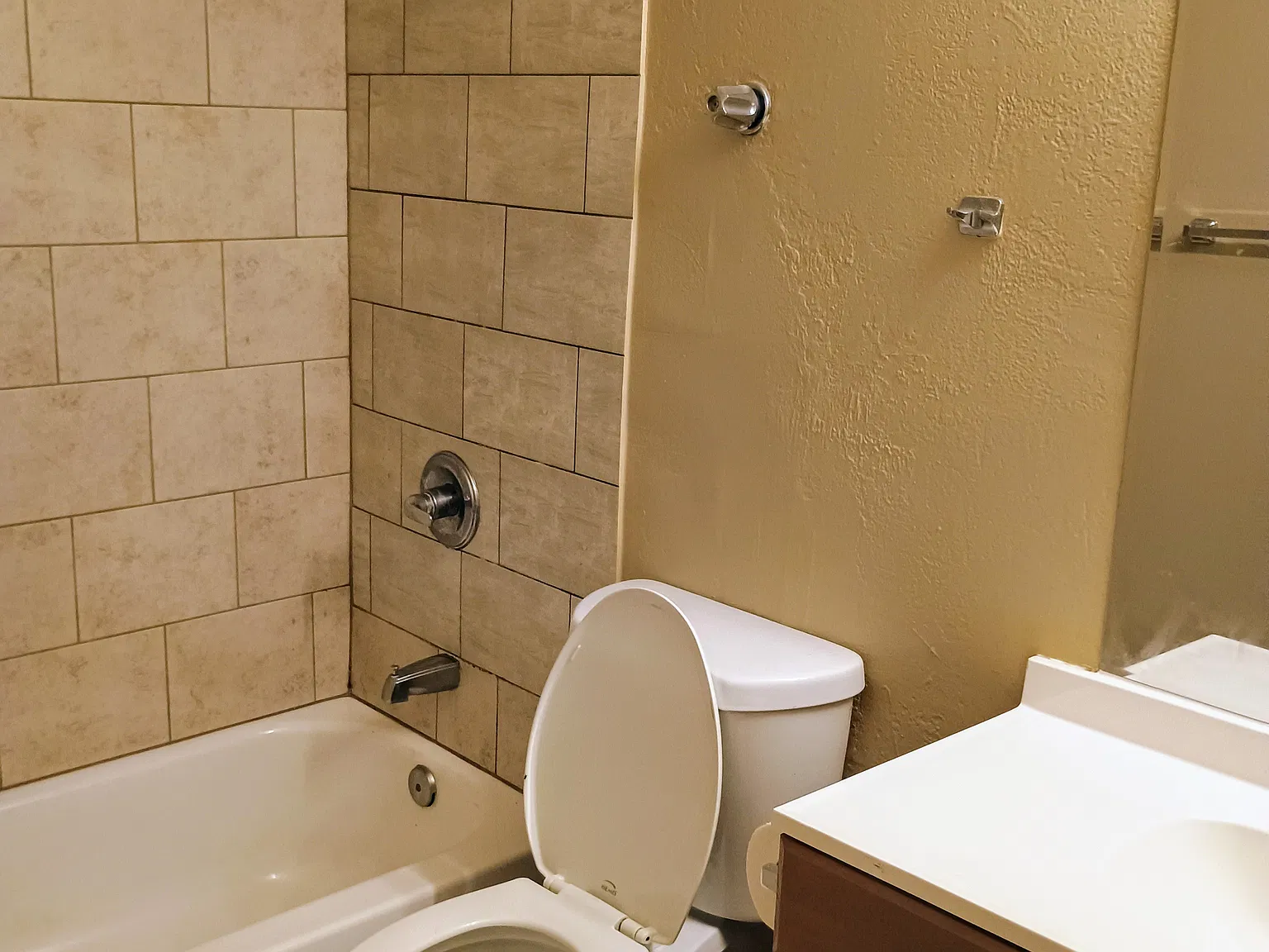 2638 E Monte Cristo Ave — Photo 2
