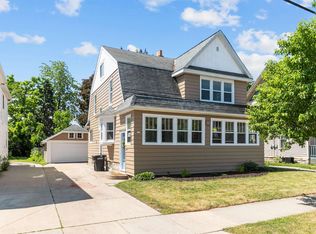 225 W 11th Ave, Oshkosh, WI 54902