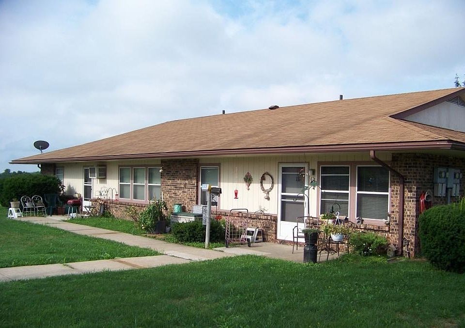 1st image of 208 E Maple St #208